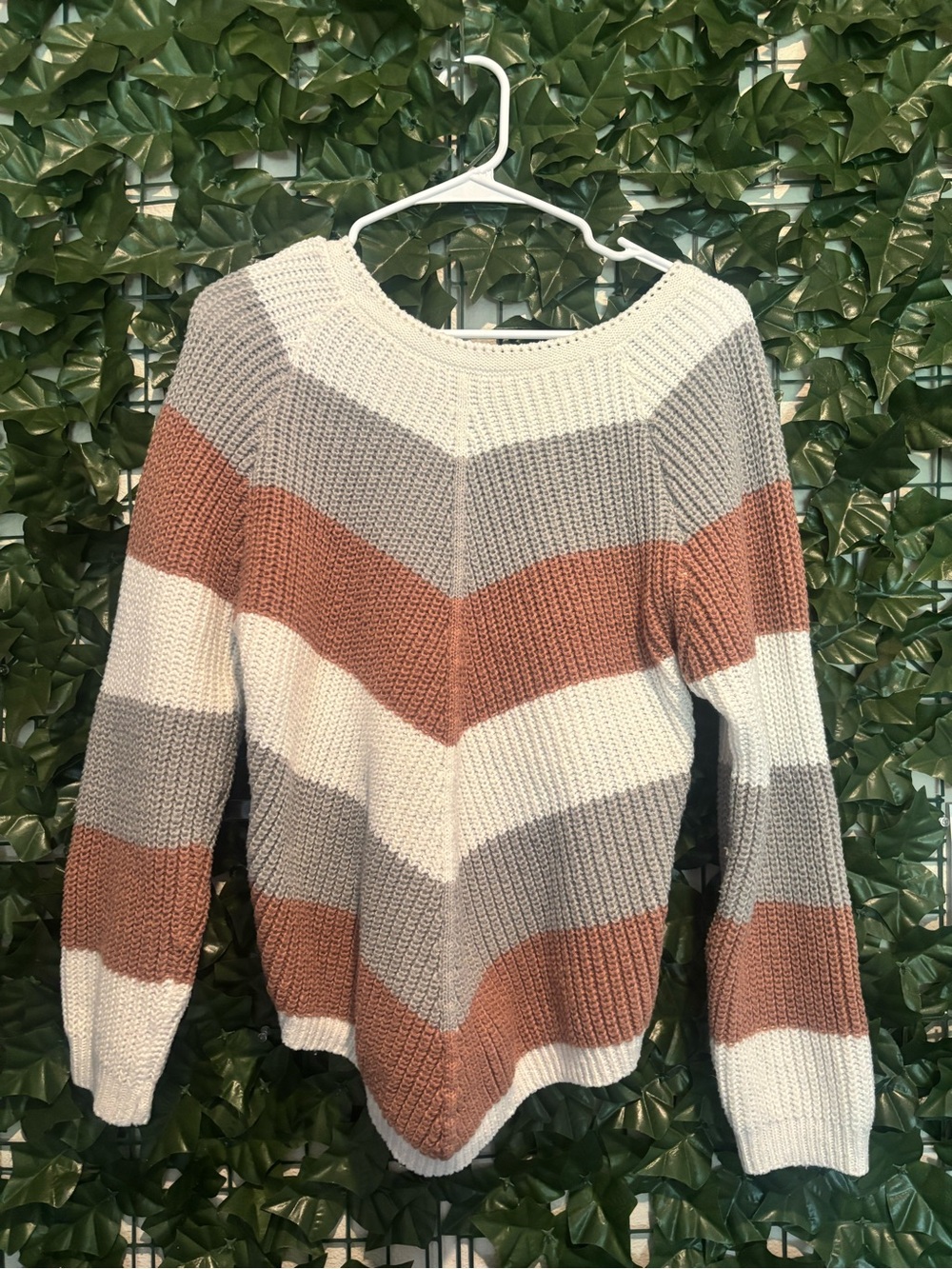 Chevron Ribbed Pullover Sweater in Cream, Gray & Brown
